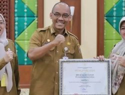 Dishut Kalsel Meraih Penghargaan Gubernur Sahbirin Noor Sebagai Kantor Ramah Lingkungan