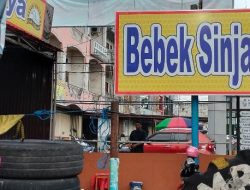 BPPRD Kota Banjarbaru Pasang Stiker Tunggakan Pajak di Rumah Makan Sinjaya