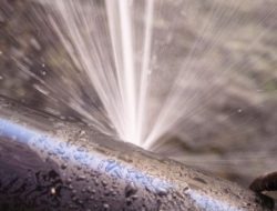 Kebocoran Pipa Distribusi Air di Jalan Gubernur Syarkawi Ditangani Tempo 90 Menit