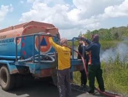 Tim Gabungan Berjibaku Padamkan Karhutla di Kecamatan Martapura Barat