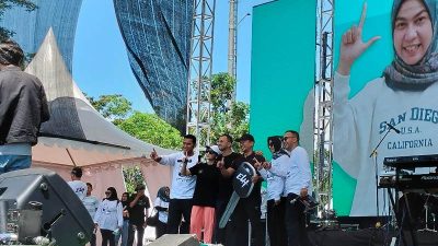 Warga Loktabat Utara Ini Beruntung Bawa Hadiah Mobil Dari Lisa Halaby