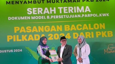 Lisa Halaby Bikin Heboh Foto Bersama Ketua PKB Muhaimin Iskandar