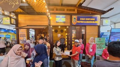 Dukung Program Revolusi Hijau; Dinas Kehutanan Kalsel Bagikan Bibit Tanaman Gratis di Expo Kalsel 2024