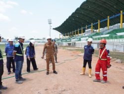 Bupati Banjar Meninjau Proyek Renovasi Stadion Demang Lehman