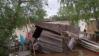 Satu Unit Rumah di Desa Simpang Warga Dalam Roboh Diamuk Angin Kencang