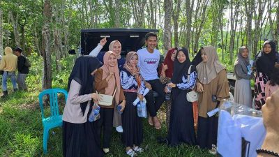Hajat Saidi Mansyur dan Habib Idrus Mendapatkan Dukungan Emak emak di Pengaron