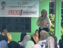 Warga Kelurahan Cempaka Curhat Kepada Lisa Halaby Keluhkan Banjir Saban Tahun