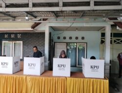 Lisa Halaby Menyalurkan Hak Politik di TPS 26 Kelurahan Sungai Besar