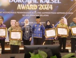 Penganugerahan Dukcapil Kalsel Award 2024 Kepada Lima Kepala Daerah