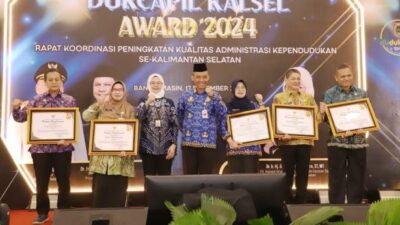 Penganugerahan Dukcapil Kalsel Award 2024 Kepada Lima Kepala Daerah