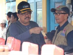Kominfo Kalimantan Selatan Bantu Sembako dan Sanitasi Kit di Kecamatan Sungai Tabuk