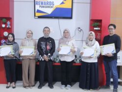 Bappedalitbang Kabupaten Banjar Ganjar Penghargaan Kinerja Bagi Pegawai