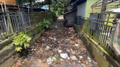 Sungai Kalimati di Kelurahan Murung Keraton Kembali Tertutup Sampah