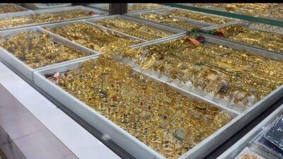 Jelang Lebaran Idulfitri, Harga Emas Semakin Berkilau