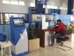 Tiga Pelanggan Air Mendapatkan Reward Program Deposit Satu Tahun