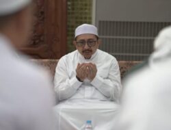 Said Idrus Al Habsyi Saat Idulfitri di Masjid Agung Al Karomah