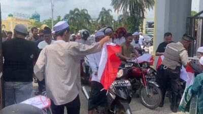 Partai Gerindra Kabupaten Banjar Bagikan Ribuan Bendera Merah Putih