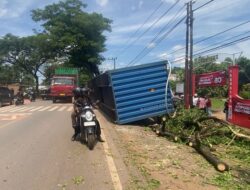 Tragis, Box Kontainer Timpa 9 Anak SDN 1 Landasan Ulin Selatan