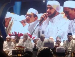 Semarak Banjar Bersholawat Bersama Habib Syech di Alun Alun Martapura
