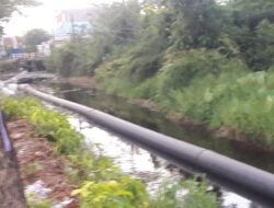 Teknisi PT Air Minum Intan Banjar Perbaiki Kebocoran Pipa di Jalan Gubernur Syarkawi