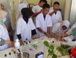 Tingkatkan Skill, Guru dan Siswa Belajar Bersama dengan Praktisi Kultur Jaringan