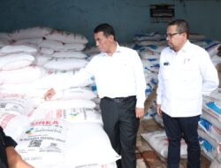 Mentan Amran dan KSP Qodari Sidak Kios Pupuk, Petani Tersenyum Harga Pupuk Turun