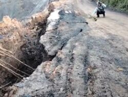 Jalan Desa Gunung Ulin Ambrol, Lokasi Berdekatan Dengan Tambang