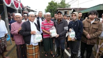 Wakil Gubernur (Wagub) Kalsel, H. Hasnuryadi Sulaiman didampingi sang istri, drg. Ellyana Trisya Hasnuryadi, turun langsung meninjau warga terdampak banjir di sejumlah wilayah di Kabupaten Banjar, Rabu (31/12/2025) sore.